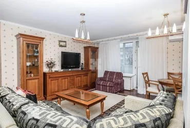 3х комн кв на Университетском пр-те 21 к 4